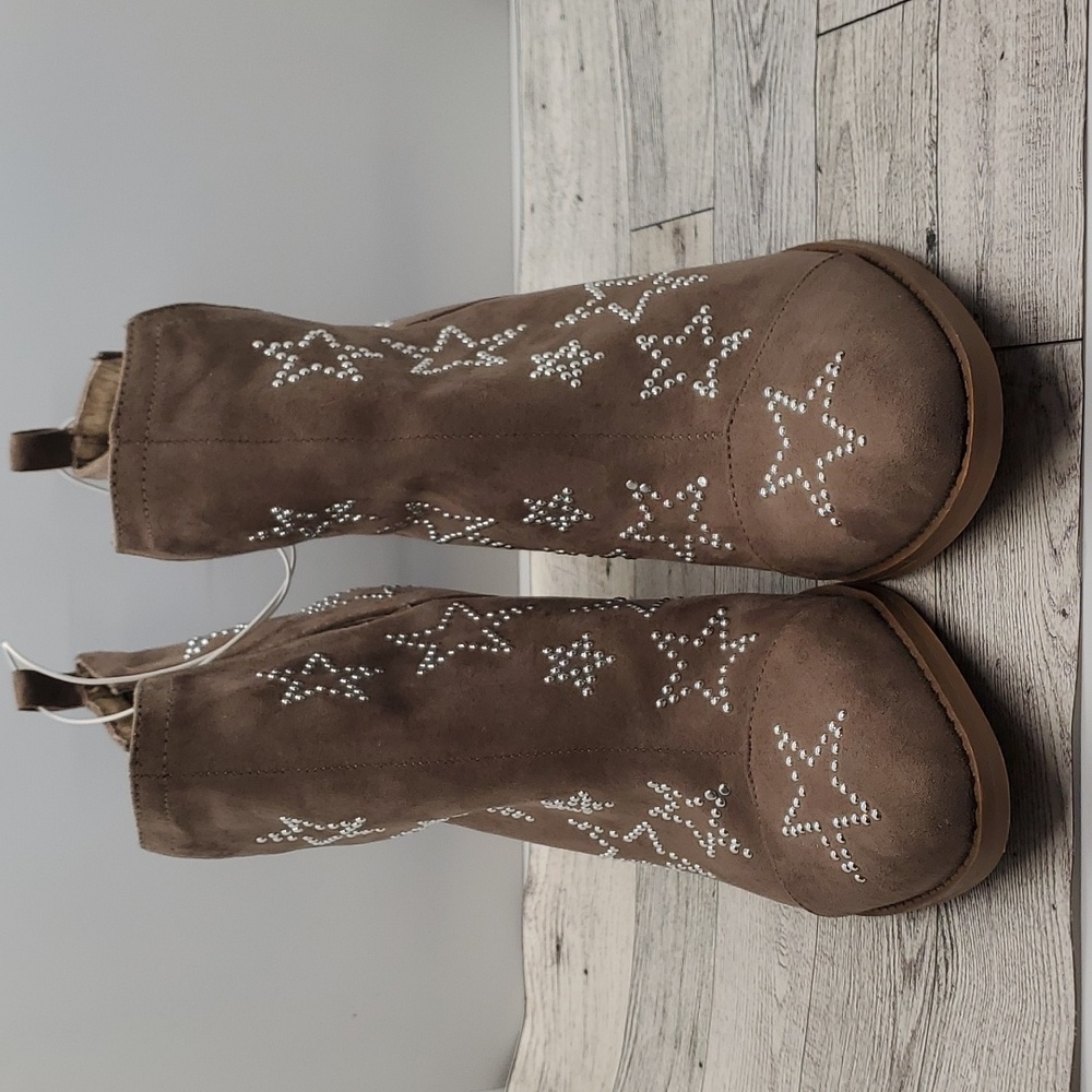 NWOT Carlos Santana Westerly 8.5 Star Studded Booties
